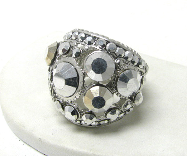 Multi crystal stud stretch ring