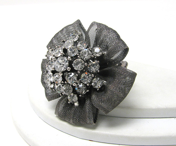 Multi crystal stud center metal mesh flower stretch ring