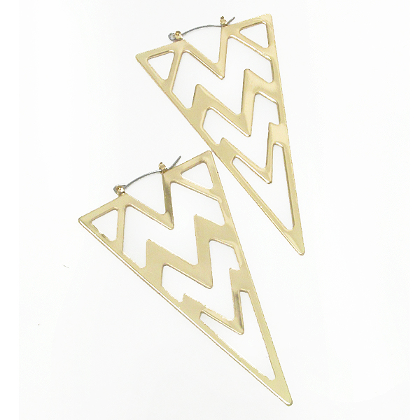 Metal chevron pattern triangular earring