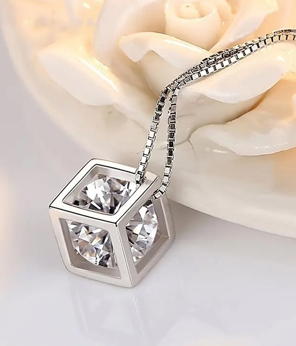 Cubic pendant necklace