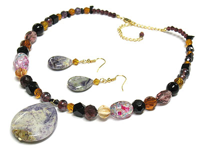 Agate and genuine glass beads necklace and earring set