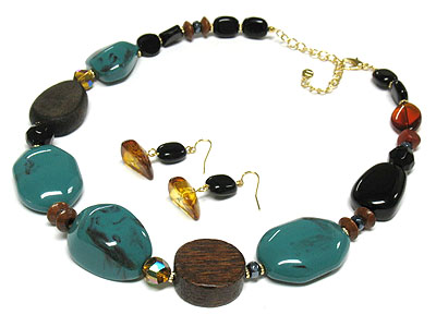 Patina nad woods chunky beads necklace and earring set