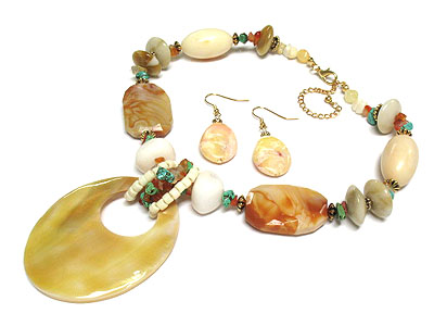 Spring tone natural shell and beads necklace and earring set