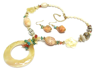 Spring tone natural shell and beads necklace and earring set