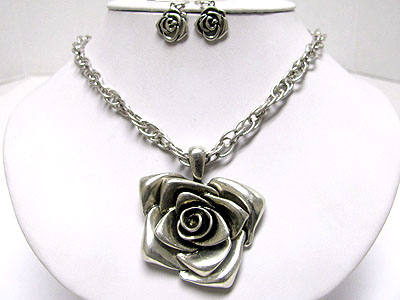 Burnish metal flower pendant necklace earring set