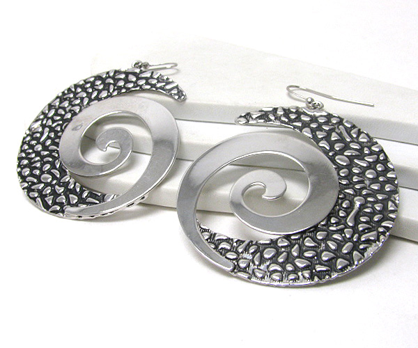 Textured moon and plain metal swirl earring