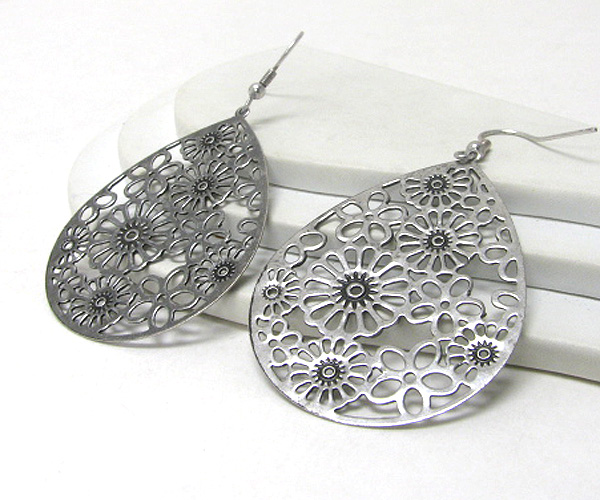 Metal filigree multi flower deco earring