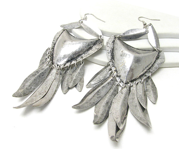 Anitique style metal leaves dangle earring