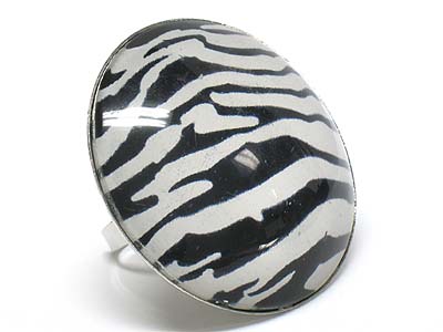 Large animal pattern dome shape ring