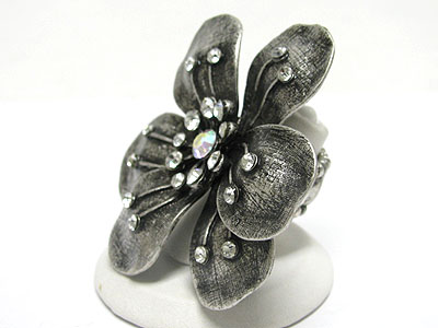 Crystal stud extra large metal flower stretch ring