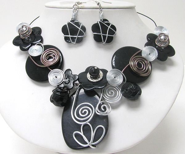 Natural shape resin and wire art deco statement necklace earring set