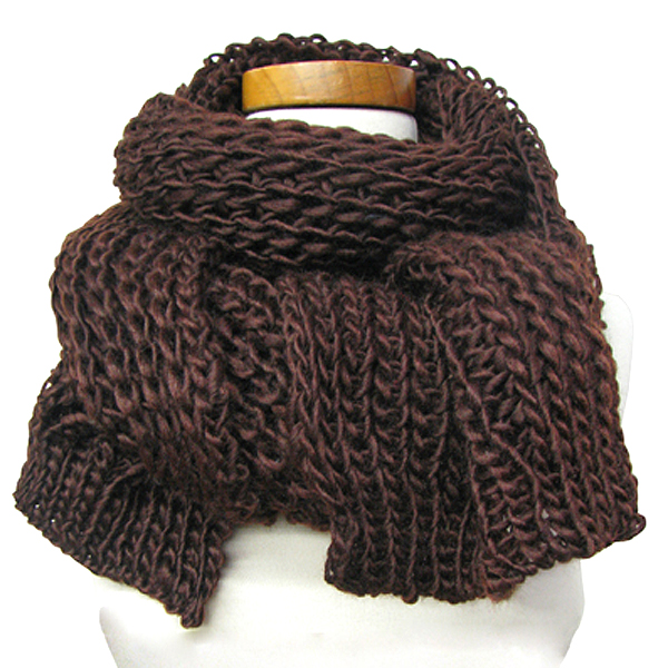 Solid chunky knit muffler 