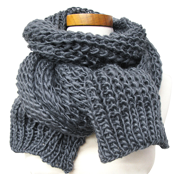 Solid chunky knit muffler