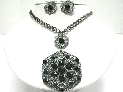 Boutique style crystal stud filigree metal necklace set