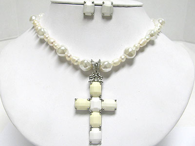 Acrylic stone deco cross pendant and pearl beads necklace set