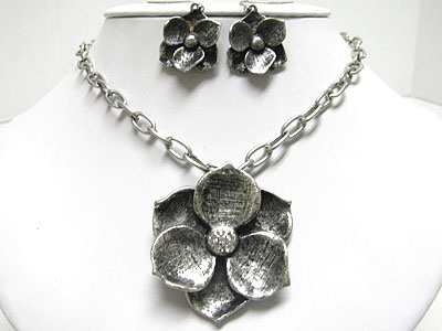 Burnish metal flower pendant chain necklace set