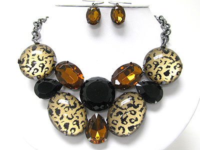 Animal tone multi glass stone bib style necklace set