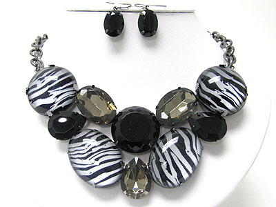 Animal tone multi glass stone bib style necklace set