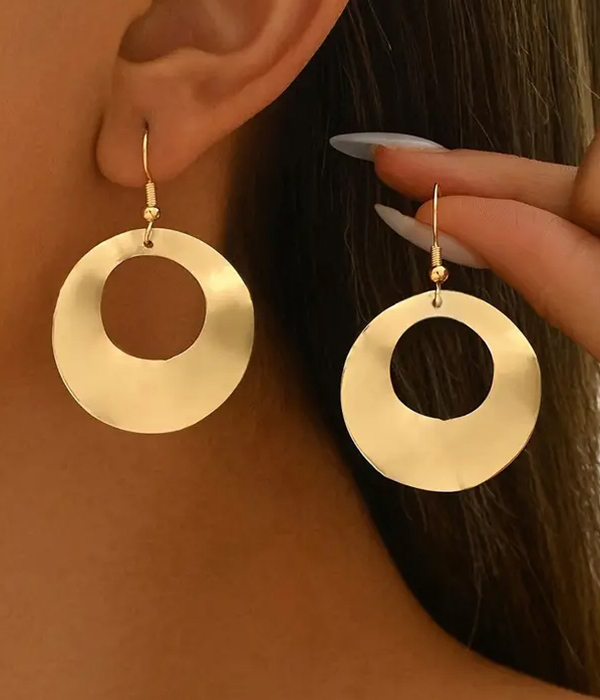 Metal hoop earring