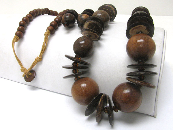 Eco friendly ethnic style wooden disk and ball necklace earring set