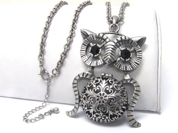 Metal filigree owl pendant long necklace