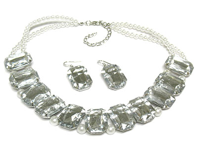 Square acryl and sim pearl necklace and earring set