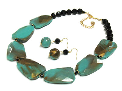 Tortoise tone facet acrylic necklace and earring set