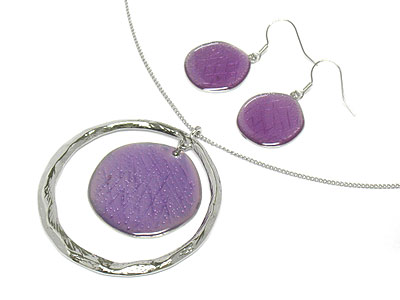 Hammered ring and epoxy disk necklace and earring set