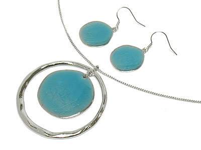 Hammered ring and epoxy disk necklace and earring set