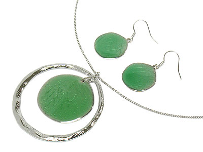 Hammered ring and epoxy disk necklace and earring set