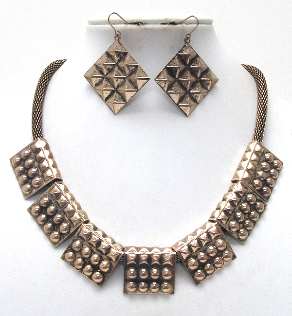 Multi metal square with spike and metal ball patern snake chain necklace earring set