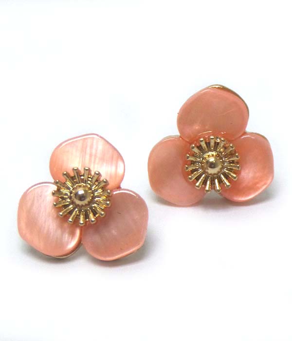 Shell flower stud earrings