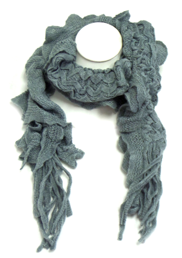 Ruffle winter scarf